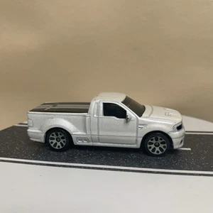 2006 Matchbox MBX Metal #06 Ford SVT F-150 Lightning Pickup Truck Pearl White NM - Picture 1 of 12