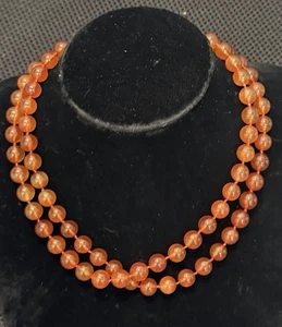 COLLANA VINTAGE ORIGINALE LUNGA 36" ANNODATA A MANO PERLINE CORNIOLA - Foto 1 di 3