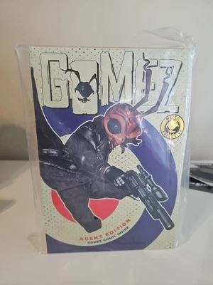 Boneco de ação Mezco One:12 Agent Gomez lacrado quadrinhos incluídos - Imagem 1 de 3