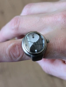 Anello orologio Yin Yang vintage anni 90 regolabile - movimento giapponese - Foto 1 di 8