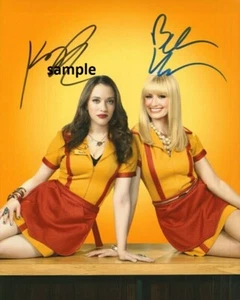 2 BROKE GIRLS CAST NACHDRUCK FOTO 8X10 SIGNED HANDSIGNIERT KAT DENNINGS BETH BEHRS - Bild 1 von 1