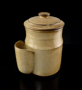 Lata de tapa de cerámica firmada para aceitunas / vidrio de oliva hecha a mano Mid Century - Imagen 1 de 11