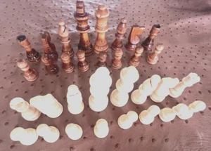 Wood Chess Pieces 32 Chessmen - Picture 1 of 4