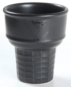 2 CONI GELATO triangolari Pfaltzgraff Midnight Sun gres nero nuovi - Foto 1 di 1