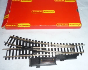 HORNBY OO GAUGE ONE RIGHT HAND ELECTRICALLY OPERATED POINT SERIES 6 TRACK R613 - Picture 1 of 1