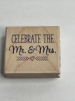 Estampilla de goma montada en madera Hampton Art Celebrate The Mr & Mrs  Foto 1 de 4