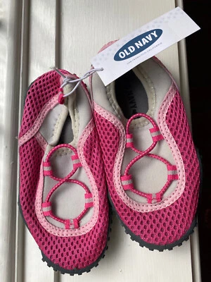 Sapatos aquáticos infantis de malha Old Navy tamanho 8 novos - Imagem 1 de 3