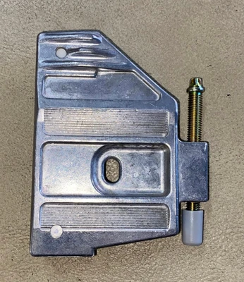 Guía de canal de ventana delantera izquierda Mercedes-Benz - 208-720-01-25 - para CLK320 y más Foto 1 de 4