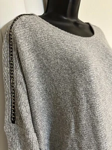 EUC grauer leichter Pullover Shirt 3/4-Ärmel goldene Kettenverzierung - Bild 1 von 3