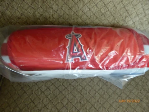 LOS ANGELES ANGELS  - ROLLED UP FLEECE BLANKET - NEW Cover