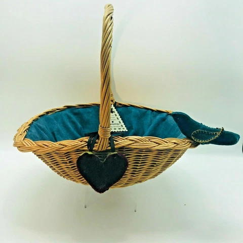 Deborah Hartwick Heartwells Basket Heart Bird Pincushions Picnic Sewing Folk Cover