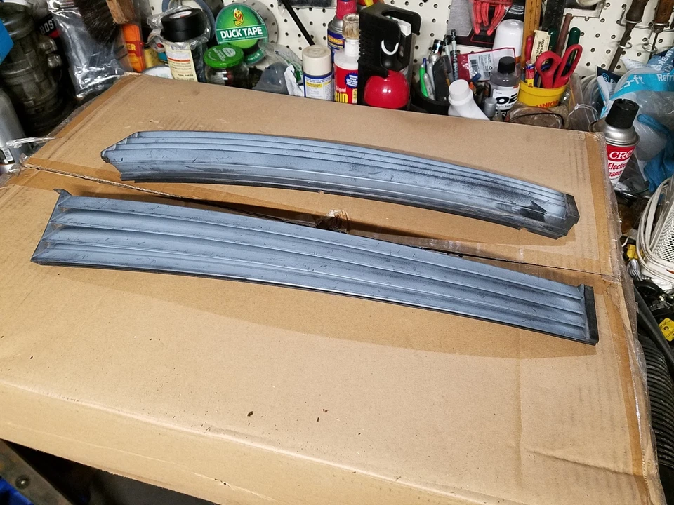 BMW 635CSi (E24) 1985 cubiertas exteriores del pilar B, juego de dos lados izquierdo y derecho Foto 1 de 4