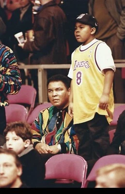 Muhammad Ali en 1998 Juego NBA ALL-STAR, Foto Original Tipo 1, 7x10 Foto 1 de 2