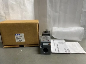 Neu Eaton Schneidhammer E51CLF1 Dark and Light Sense photoelektrischer Sensor Neu im Karton - Bild 1 von 7
