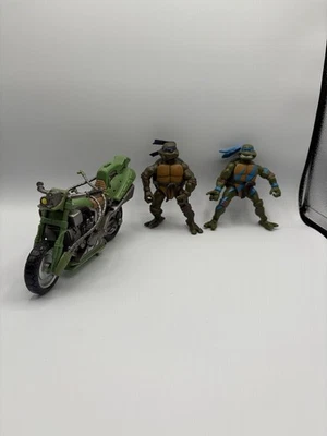 Motocicleta Mirage 2002 Teenage Mutant Ninja Turtles 2 figuras de colección Foto 1 de 4