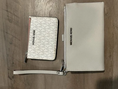 Cartera y muñeca con tarjeta de crédito Michael Kors - Excelente estado Foto 1 de 3