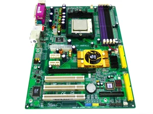 EPoX EP-9NPA3J socket 939 con AMD Athlon 64 3200+ 2 GHz - Foto 1 di 4