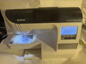 Macchina da ricamo Brother Innovis 750e - unità da ricamo mancante - solo per ricambi - Foto 1 di 17