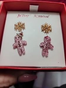 Juego de 2 pares de pendientes de pan de jengibre y copo de nieve de Navidad Betsey Johnson nuevos - Imagen 1 de 6