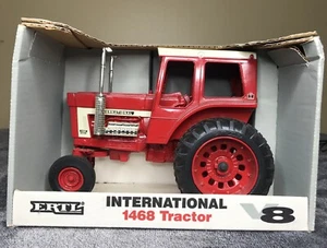 International 1568 Tractor V8 With Duals And Cab Vintage 1993 Ertl 1/16 In Box - Picture 1 of 21