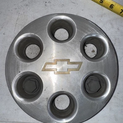 Центральный колпак колеса Chevrolet Suburban Tahoe Silverado (1) *ОТСУТСТВУЮТ КРЫШКИ ЗАЖИМОВ - Изображение 1 из 4