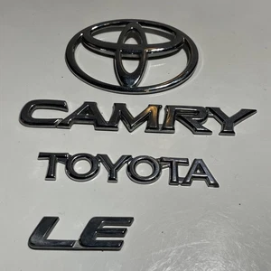 Toyota Camry LE Trunk Emblem Rear Logo Badge Set Chrome OEM USED - Bild 1 von 5