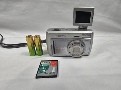 Pentax Optio 33L 3.2MP Compact Digital Camera - 2 x AA Batteries, 64MB CF Card - Image 1 of 4