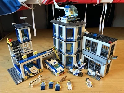 LEGO CITY POLICE STATION AND PRISON 60141 Set Is Incomplete - Image 1 of 4