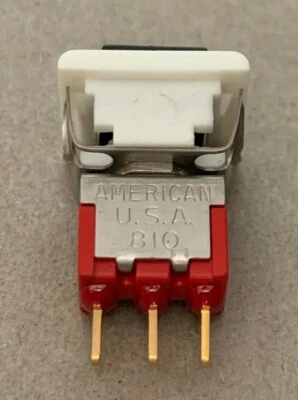 NOS 方形按钮卡扣开关白色边框黑色帽 0.4 VA 810K 2M1CBJ81 — 第 1/4 张图片