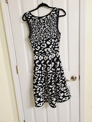 Vestido Wendy Williams Sin Mangas Leopardo Estampado Animal Vaina 2 Vías Cuello Redondo XS Foto 1 de 2