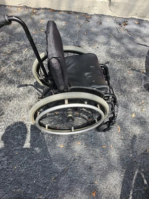 TiLite TWIST Pediatric Ultralight Wheelchair  10 X 12 - Image 1 of 4