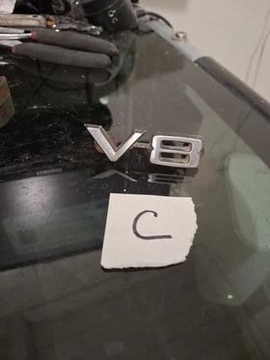 DE COLECCIÓN 1966-70 MOPAR V-8 GUARDABARROS EMBLEMA OEM 2579748 PLYMOUTH DUSTER CORONET Foto 1 de 2