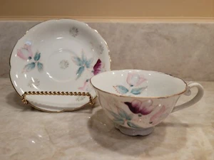 Vintage Made In Occupied Japan Cup And Saucer White Floral With Gold Gilt - Picture 1 of 8