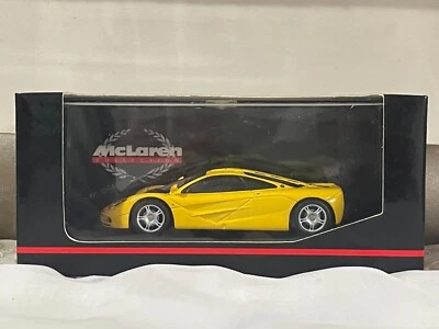 Minichamps 1/43 McLaren F1 amarillo Foto 1 de 4