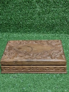 Vintage handgeschnitzte aufklappbare rechteckige Holzkiste Blumenmuster 24 cm x 15 cm - Bild 1 von 9