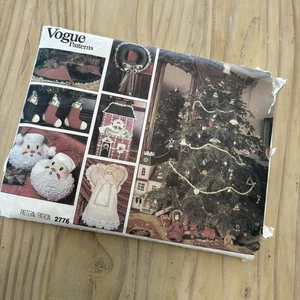 Vogue Sewing Pattern 2776 Christmas Decorations - Tree Skirt Wreath Stockings - Picture 1 of 7