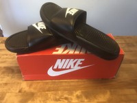 nike stüssy benassi