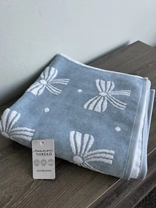COMMON THREAD REVERSIBLE Bows Design Bath Towel New! - Picture 1 of 11