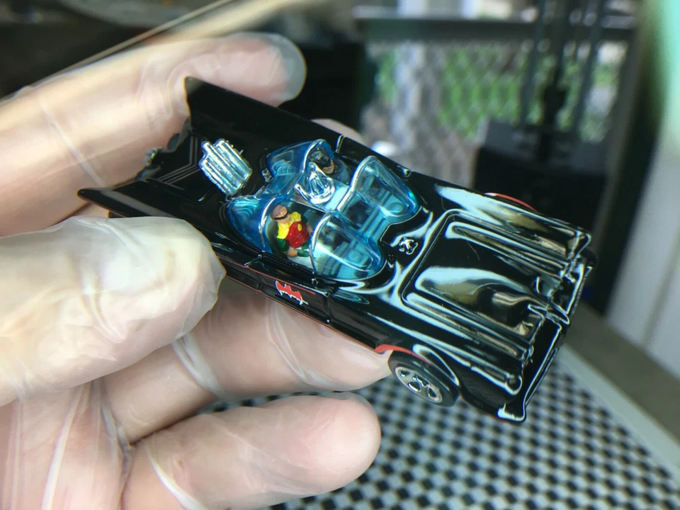 HOT WHEELS BATMOBILE 2007 FIRST EDITIONS NO. 15/36 Short Card Custom W/figures🔥 - Image 1 of 4