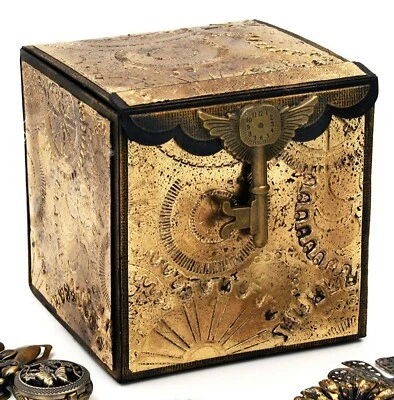 Sizzix Bigz XL Gift Box Scalloped Edges die #664345 Retail $45.99 Eileen Hull - Image 1 of 4