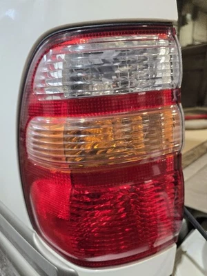 Lanterna traseira do motorista quarto de painel montado se encaixa 98-02 LAND CRUISER 632022 - Imagem 1 de 4