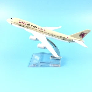 Modellino aereo pressofuso in lega 1:400 16 cm Qatar Airways Boeing 747-8F... - Foto 1 di 7