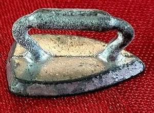 Vintage 1970s Monopoly Iron Piece Retired Metal Collectable Parker Brothers - Picture 1 of 5