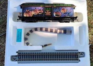 HAWTHORNE VILLAGE NIGHTMARE BEFORE CHRISTMAS SNAKE GEPÄCKWAGEN IM MASSSTAB 30 - Bild 1 von 7