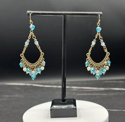Pendientes araña boho tono dorado con cuentas detalles de vidrio azul y perlas Foto 1 de 4