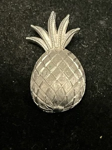 Vintage CROWN TRIFARI SILVERTONE PINEAPPLE PIN BROOCH - Bild 1 von 3