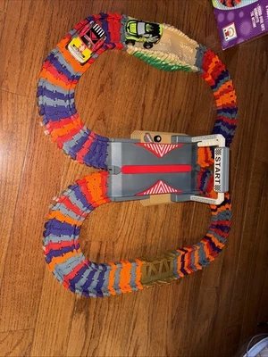 Discovery Toys Zip Track Rally con 2 SUV (Vehículos/Coches)- 5 años en adelante Foto 1 de 2