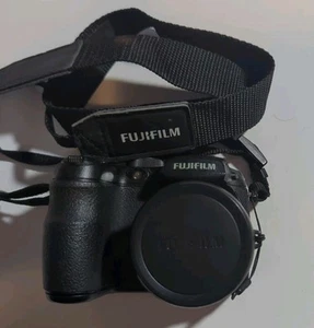 Fujifilm Finepix S1500 10.0 Megapixel Digital Camera - Picture 1 of 3