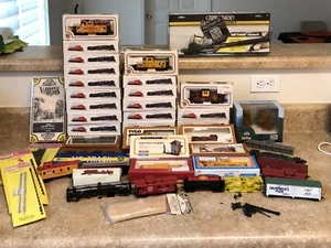 HO Scale Train Bachmann Tyco Atlas Chessie Scenis Lot Of 40+ NOS New Old Stock - Picture 1 of 17