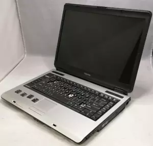 FOR PARTS 15.4" Toshiba Satellite A105-S2141 (Celeron M 410/1.46 GHz/512 MB RAM) - Picture 1 of 11